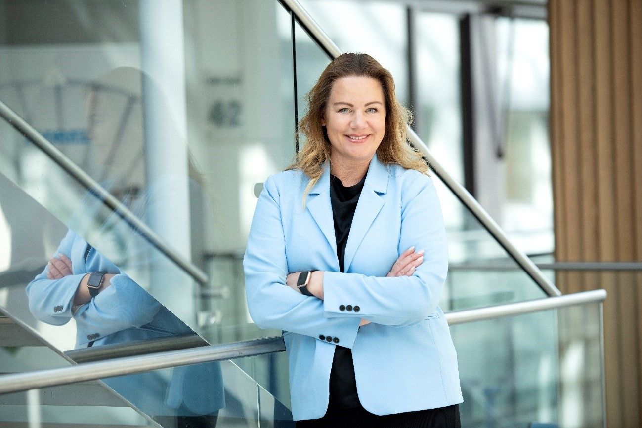 På bilden: Ulla Tansen Affärsområdetchef Vardaga, Susanne Ekblom VD Vectura Fastigheter, Kerstin Eskhult Ordförande i Socialnämnden samt Ingrid Westman ägare av Friendly Building.